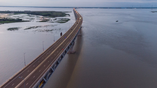 帕德马河过桥-图片集图片下载