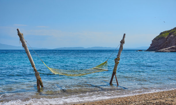 夏天沙滩上的吊床图片下载