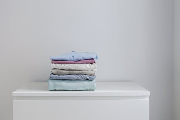 新鲜叠衣服。图片下载
