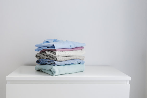 新鲜叠衣服。图片下载