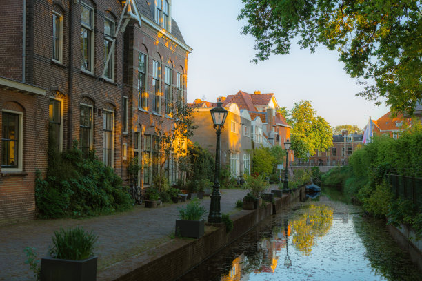 荷兰春天运河的风景图片下载