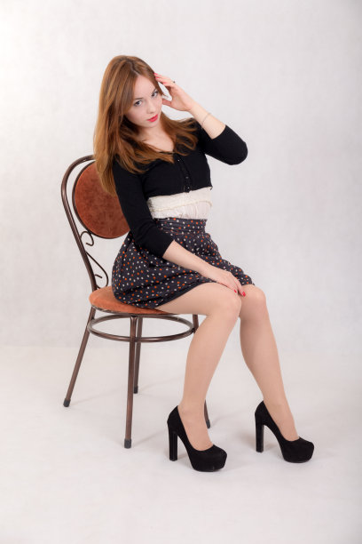 一个感性的女孩的工作室肖像图片下载