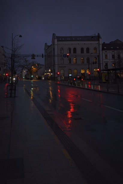 雨后的傍晚中心图片下载