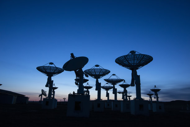 射电望远镜的轮廓图片下载