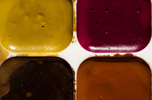 儿童水彩画的调色板特写镜头图片下载