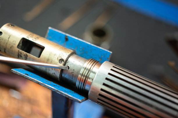 修理电子设备-工业工作。图片下载