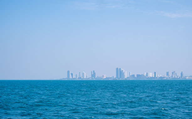 城在海和天的中间图片下载