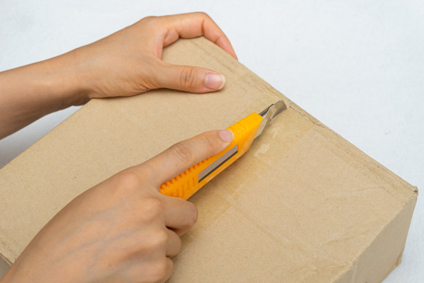 快递箱拆箱图片下载