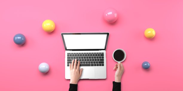 使用笔记本电脑的人有抽象的球体图片下载