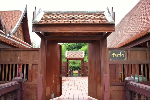泰式木屋，泰国法塔隆总督官邸。图片下载