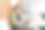专注的女性自由作家在图书馆的笔记本电脑上工作。自由职业者在40图片下载