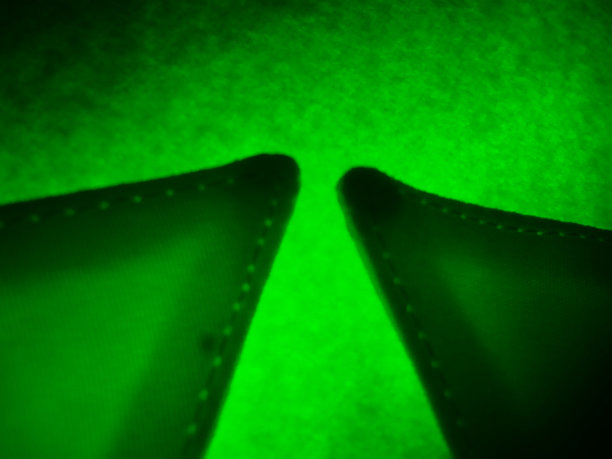 绿色霓虹灯彩色抽象模糊散焦纹理几何形状纸层图片下载