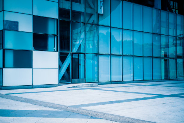 商业中心的现代化玻璃建筑摩天大楼图片下载