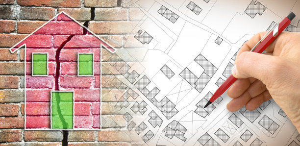 破碎的砖墙上画着彩色的房子，手绘地籍图概念图图片下载