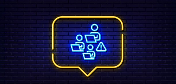 团队一行图标。远程办公的迹象。霓虹灯语音泡泡。向量图片下载