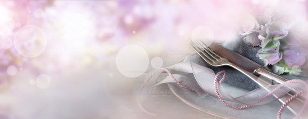 粉红色背景的桌子装饰图片下载