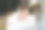 疲惫的女生躺在学校的黑板上睡觉。学校教育。这个女孩对教家庭作业感到厌倦。图片下载