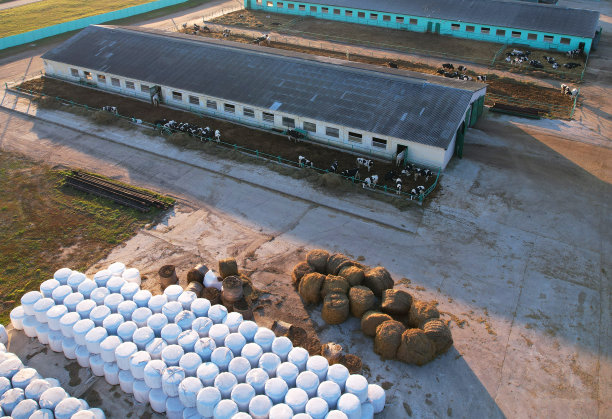 农场建设畜牧业。图片下载