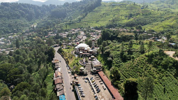 At Taawun Puncak最大清真寺鸟瞰图，斋月开斋节概念背景图片下载