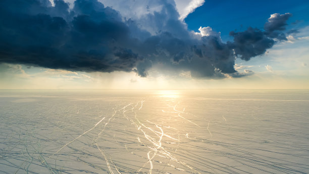 一大片雪原的上视图图片下载
