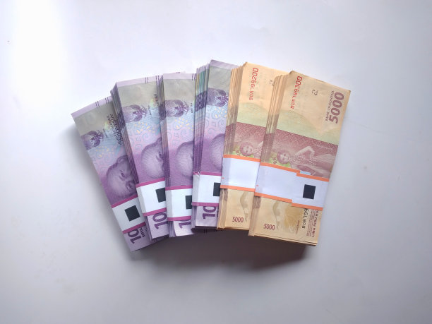 印尼盾钱在白色背景上，图片下载