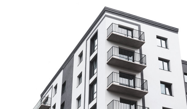 现代公寓建筑，白色背景的阳台孤立图片下载