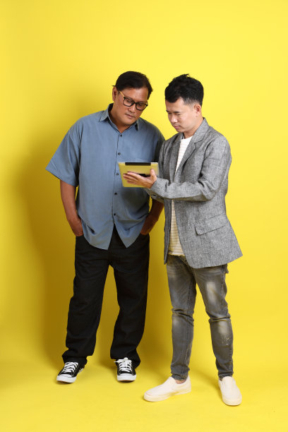 两个亚洲人图片下载