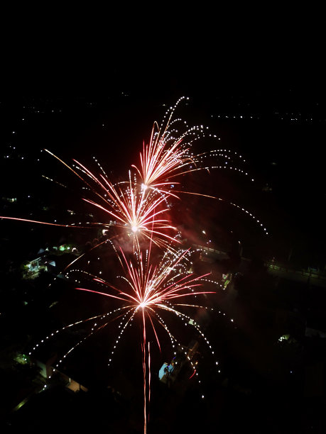 令人惊叹的烟火小径图片下载