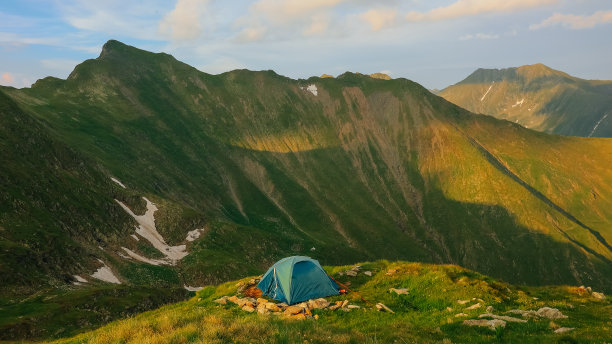 夏天登山用的帐篷。图片下载