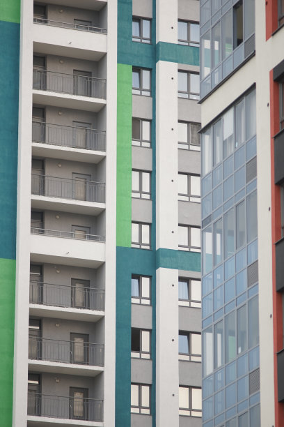 城市建筑立面部分的线性几何组合。图片下载