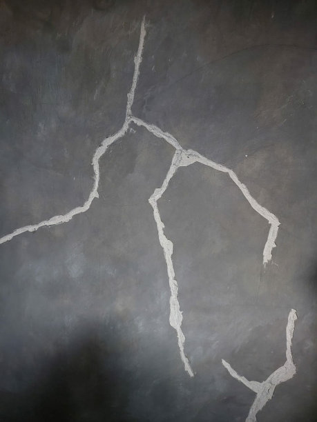 卧室里有裂缝的墙图片下载