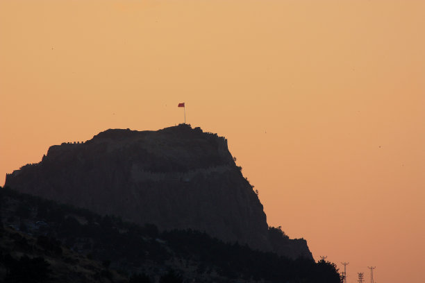 阿夫永卡拉希萨尔城堡的剪影图片下载