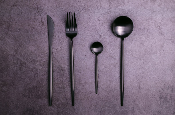 干净的黑色金属餐具图片下载