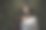 侧视图肖像害羞，美丽，优雅的传统印度妇女佩戴珠宝和纱丽。她低头微笑着。图片下载