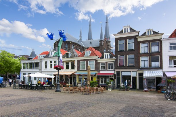 荷兰代尔夫特市场广场上的建筑图片下载