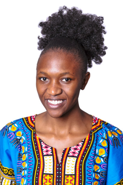 近距离肖像的非洲女孩在蓝色的裙子图片下载