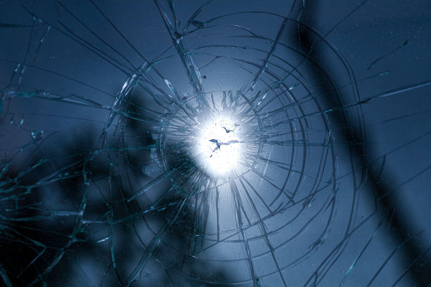 破碎的玻璃，破碎的窗户背景图片下载