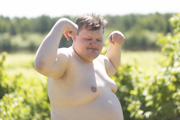 一个大肚子的胖子图片下载