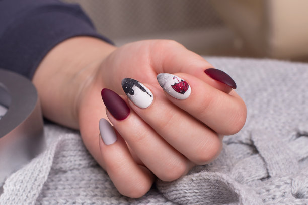 女性手指甲用创意美甲，雨设计图片下载