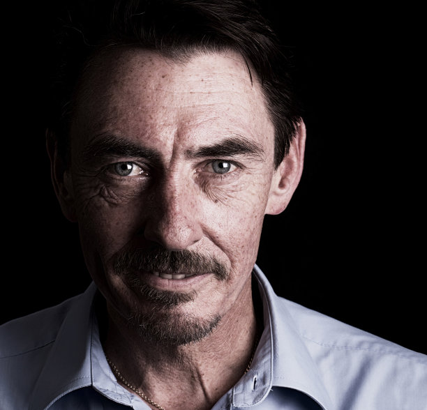 低调的肖像图片下载