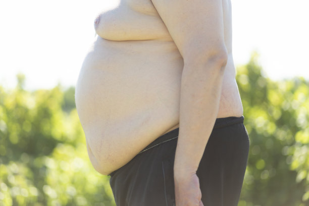 一个大肚子的胖子图片下载