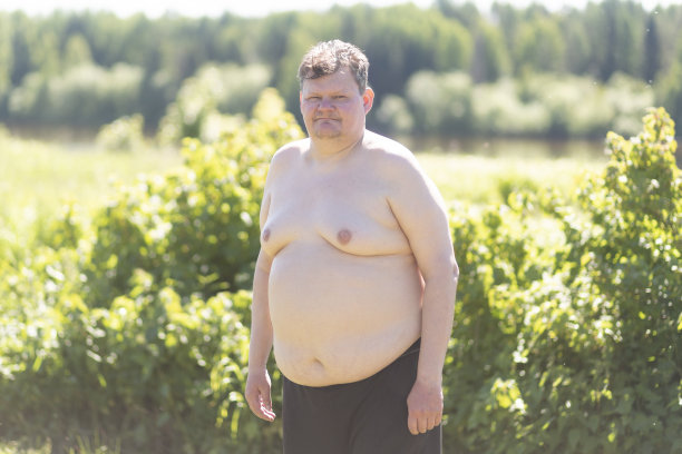 一个大肚子的胖子图片下载