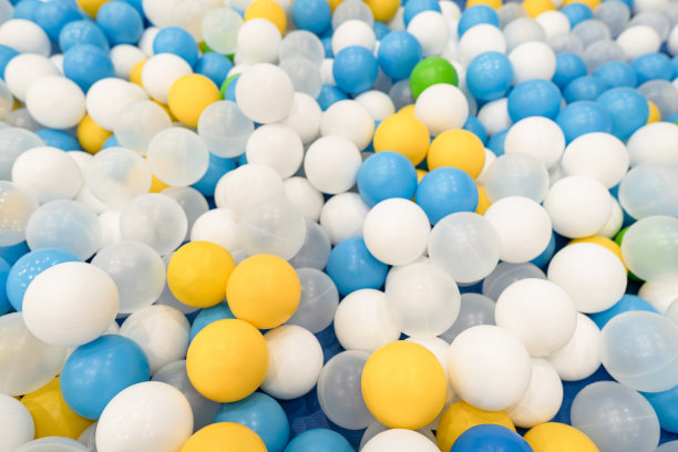 彩色的球池图片下载
