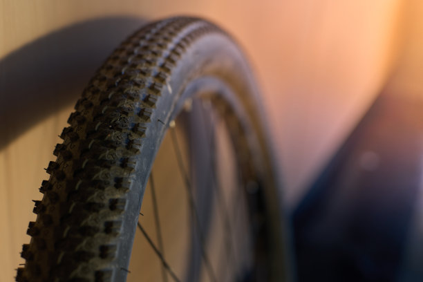 一辆山地自行车的轮子图片下载