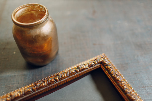 修复，恢复，更新博物馆绘画艺术图片的画框。图片下载