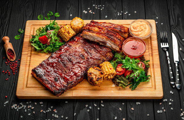 夏日烧烤的辣烤排骨图片下载