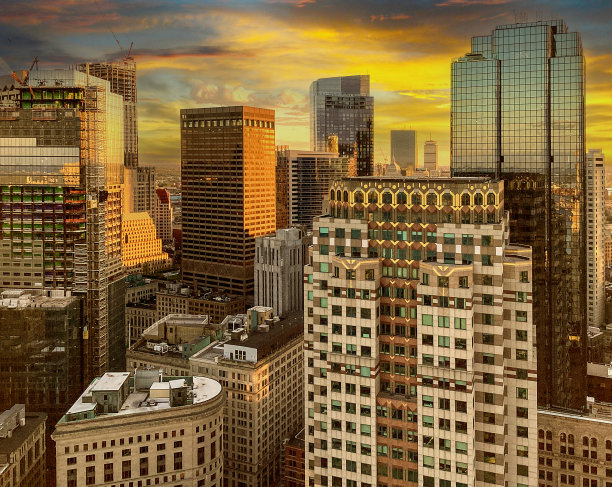 辉煌的日落，波士顿城市景观天际线向西看金融区和西波士顿图片下载