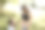有胡子的男人在怀孕的女友肚子上画蝴蝶图片下载