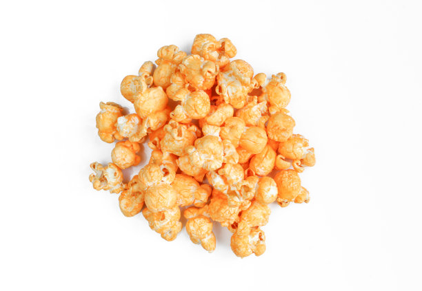 一堆奶酪爆米花孤立在白色背景图片下载