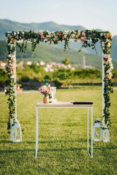 美丽的婚礼拱门图片下载